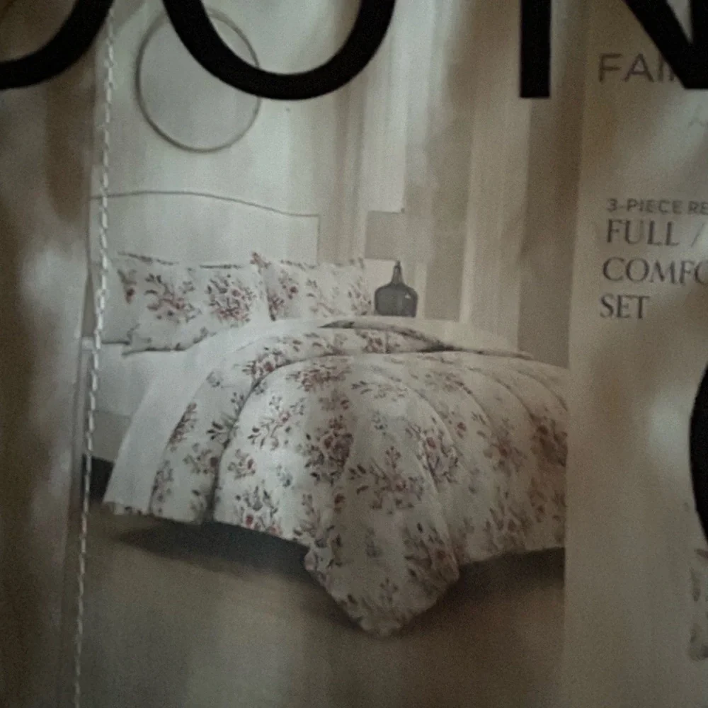 NWT Elegant Full / Queen Floral Comforter Set - White and Pink